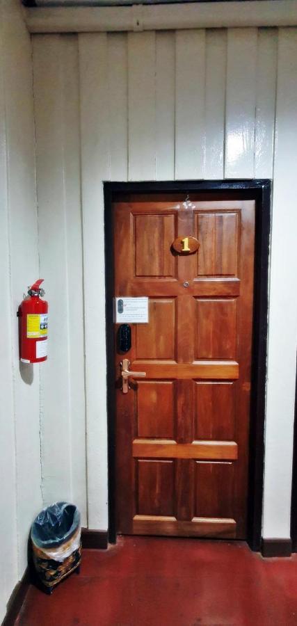 Ob Arun House Bed and Breakfast Bangkok Buitenkant foto