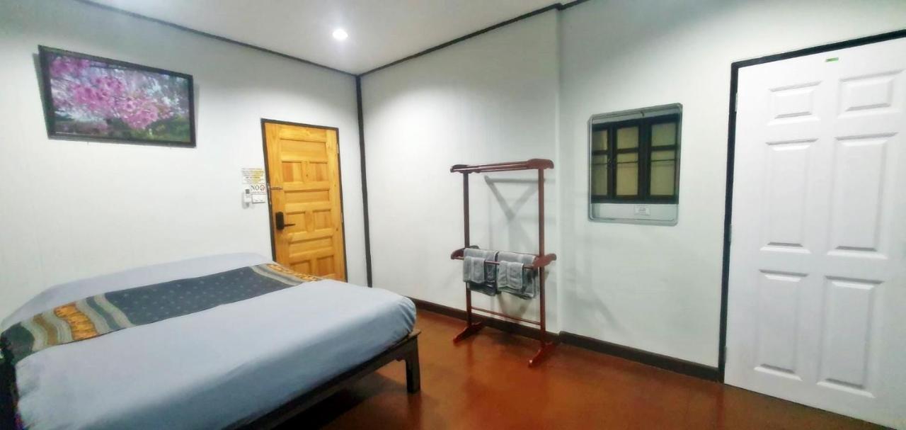 Ob Arun House Bed and Breakfast Bangkok Buitenkant foto