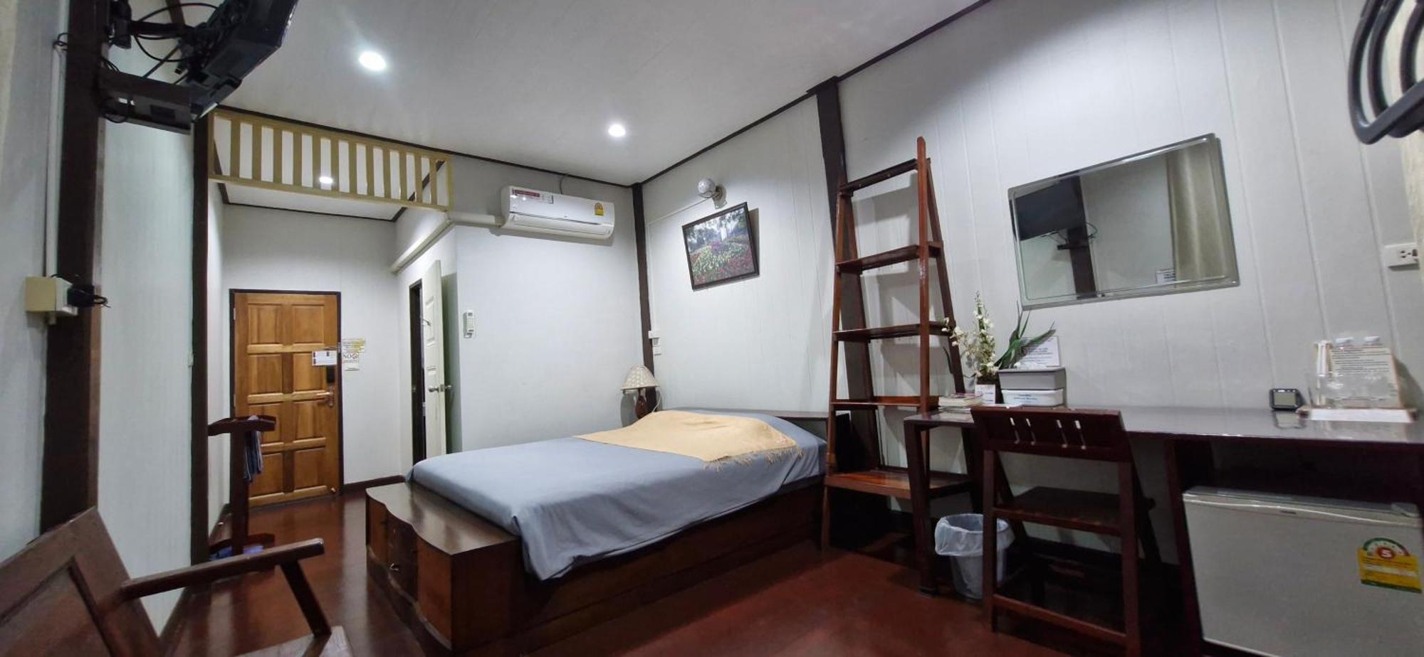 Ob Arun House Bed and Breakfast Bangkok Buitenkant foto