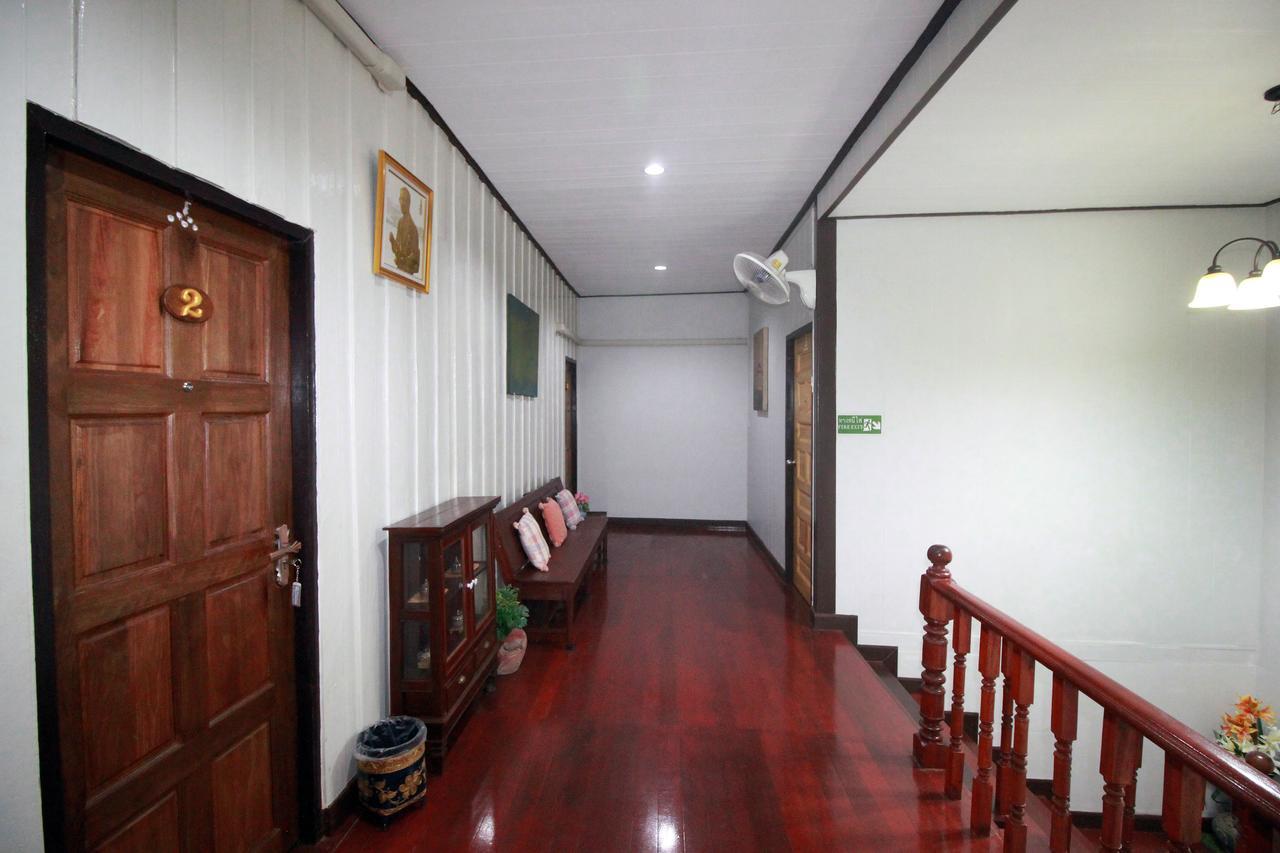 Ob Arun House Bed and Breakfast Bangkok Buitenkant foto