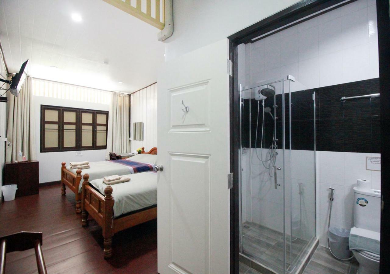Ob Arun House Bed and Breakfast Bangkok Buitenkant foto